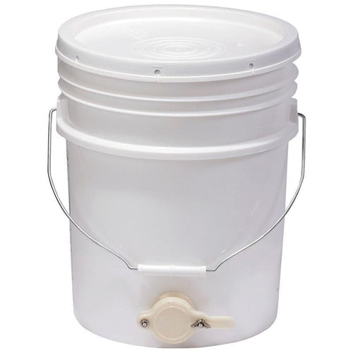 LITTLE GIANT PLASTIC HONEY BUCKET (5 GAL, WHITE)